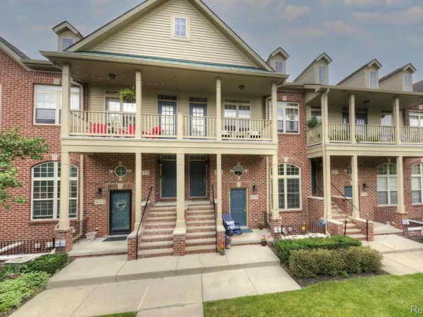 421 Village Dr, Walled Lake, MI 48390