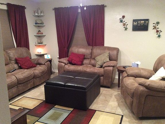 4th image of 117 W Pin Oak Ln