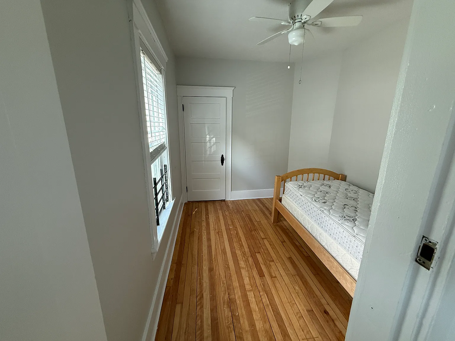 4 bed, 1.5 bath, 1200 sqft, $3,000 — Photo 4
