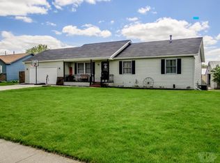 706 2nd St NW, State Center, IA 50247