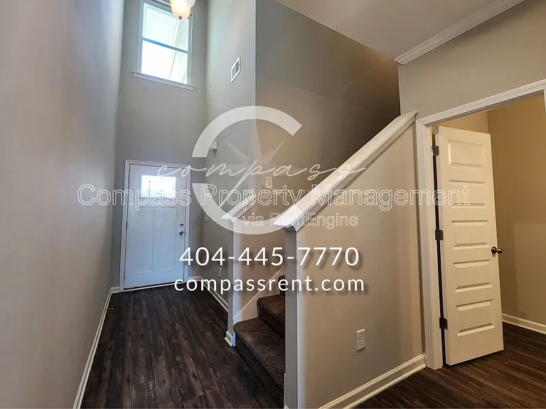 105 Squarewood Ln — Photo 2