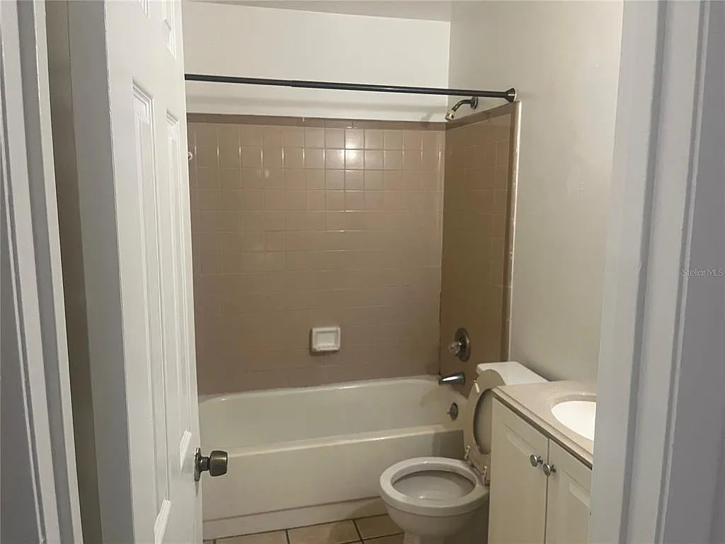 2 bed, 1.0 bath, 900 sqft, $1,200 — Photo 3