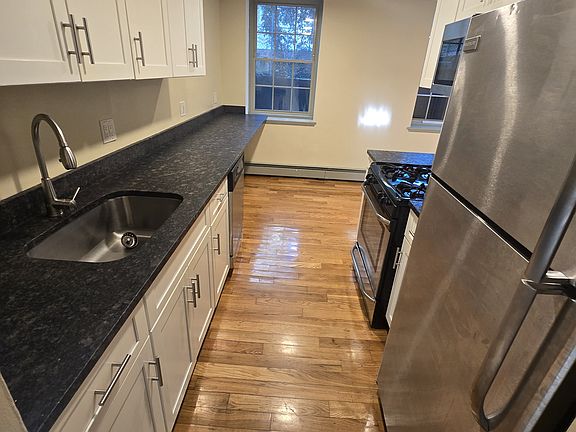 3rd image of 604 Chapel St #1C