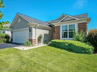 2819 Beacon Point Cir, Elgin, IL 60124