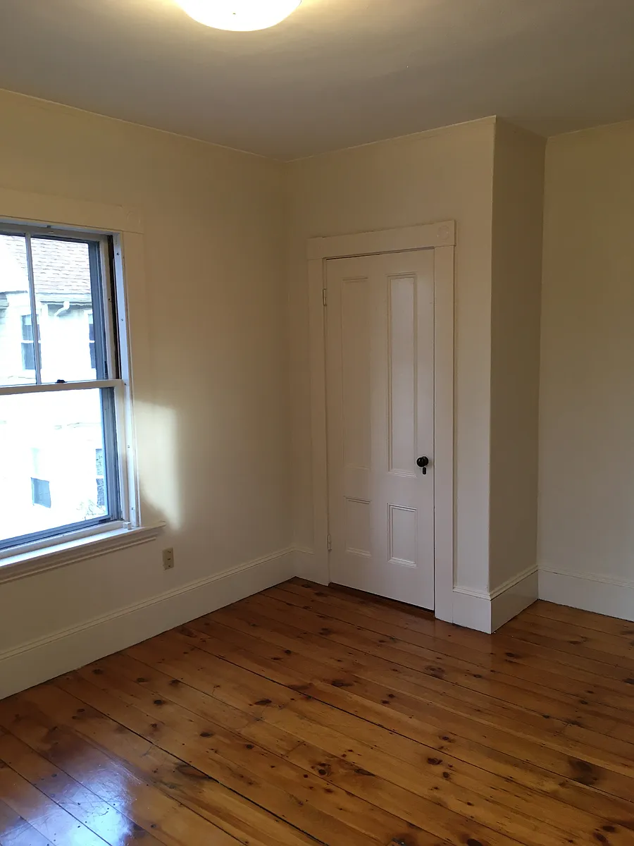 Photo 1 of 8 - 18 Highland Ave #1 - Beverly, MA Primary Photo - 18 Highland Ave #1