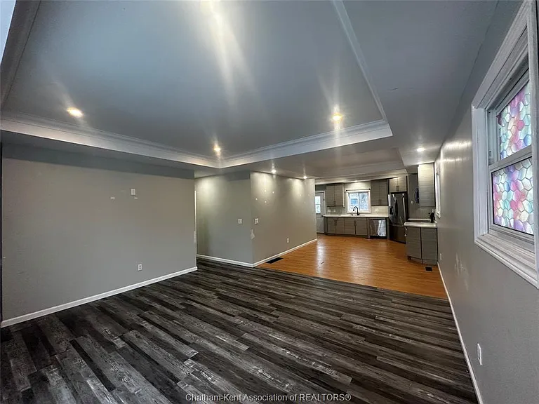 110 Victoria St — Photo 4