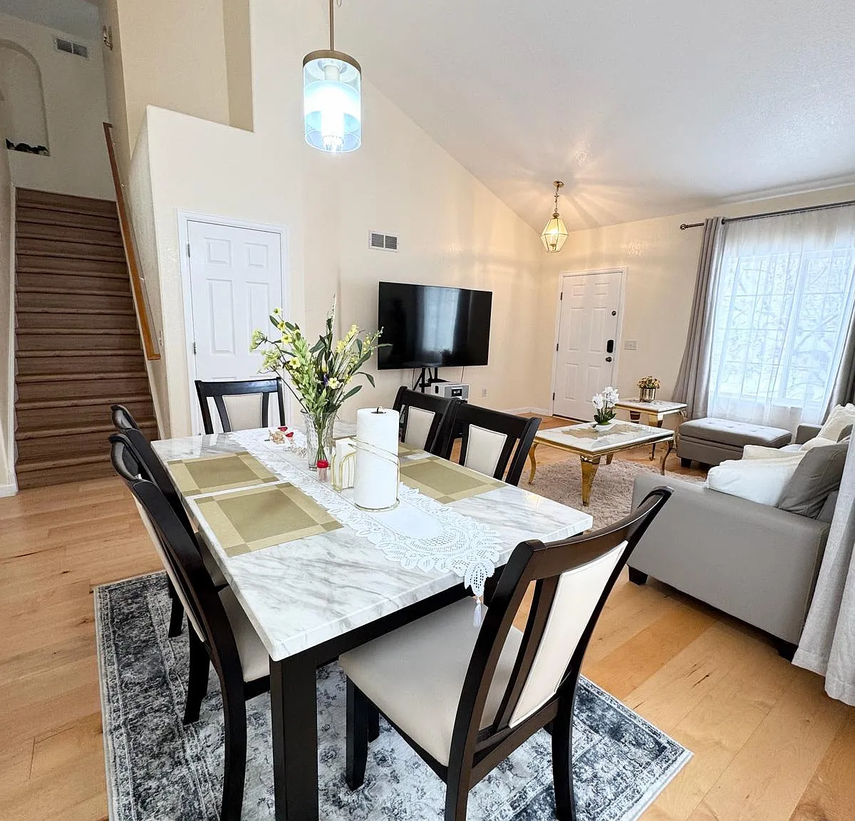 4 bed, 2459 sqft, $3,200 — Photo 3