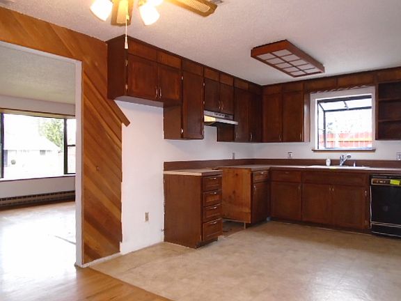 5th image of 1616 Violet Meadow St S