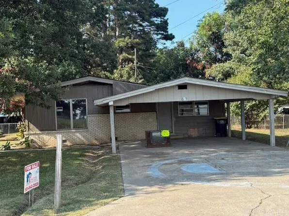 1017 E Nichols St, England, AR 72046