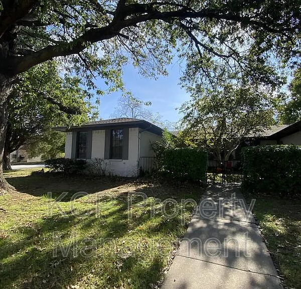 4914 S South Cir #U — Photo 2