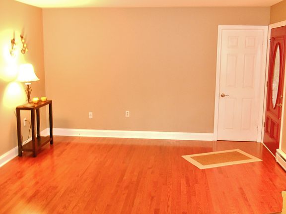 Dining Area Gleaming Hrdwds