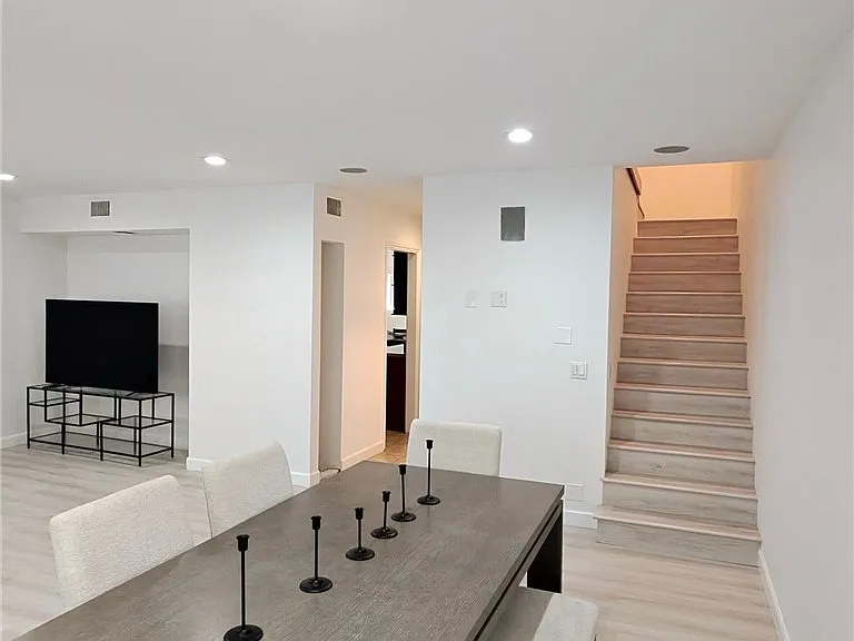 427 Thompson Ave #2 — Photo 3
