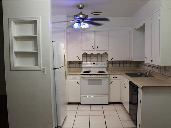 3rd image of 2117 1st St