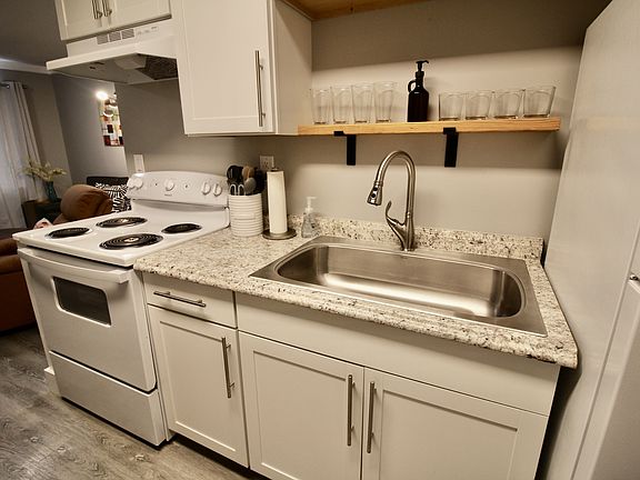 3rd image of 4002 Knight Rd SW #B