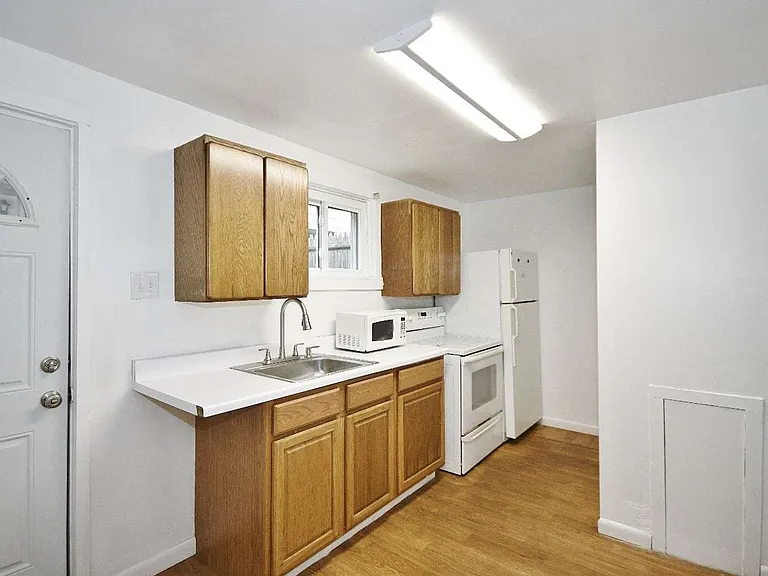 1423 Ridge Ave — Photo 8