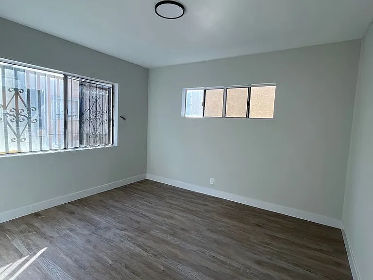 2622 S Manhattan Pl — Photo 12