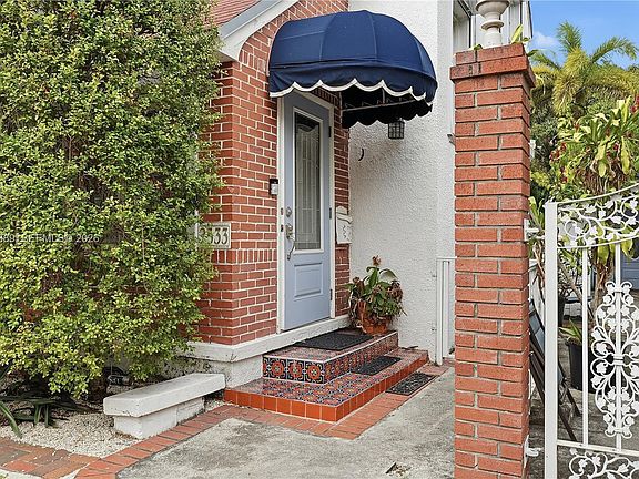 3rd image of 2533 SW 5th St