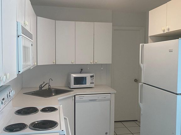 5th image of 5445 Collins Ave #Ts8