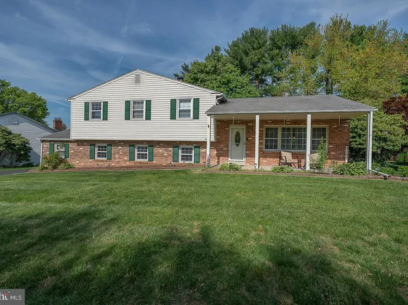 70 Hidden Valley Rd, Aston, PA 19014