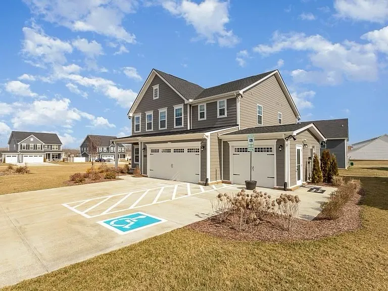 4003 Bluebell Ln — Photo 4