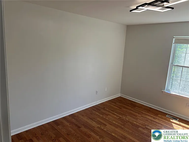 2593 Halleck Dr — Photo 24
