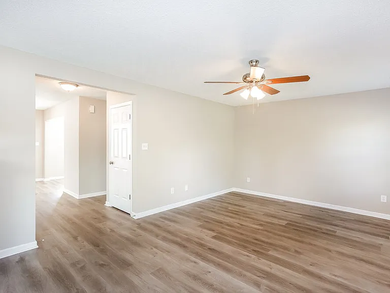 9705 Avensong Crossing Dr — Photo 8