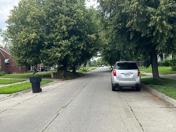 4th image of 10851 Somerset Ave
