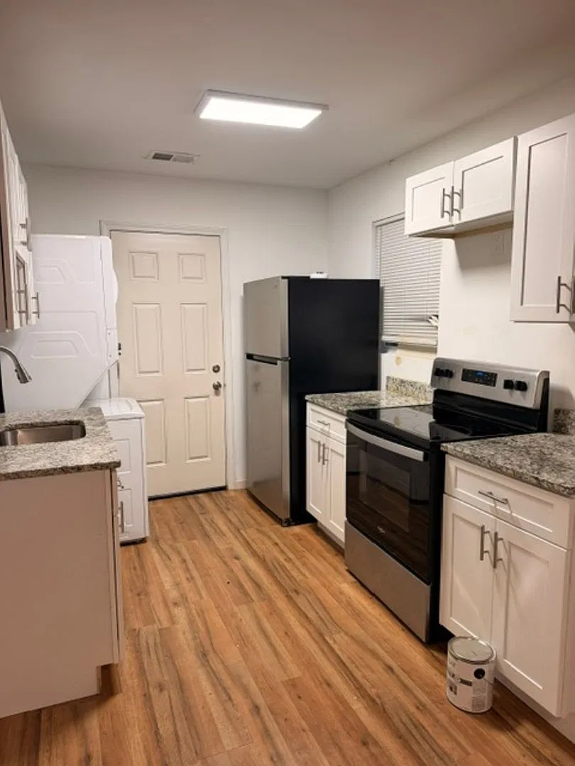 2-bedroom 1-bath — Photo 4