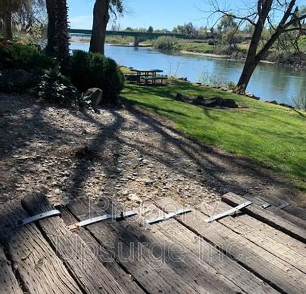 Lakeside — Photo 22