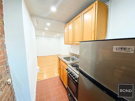 Rented by Bond New York | media 17