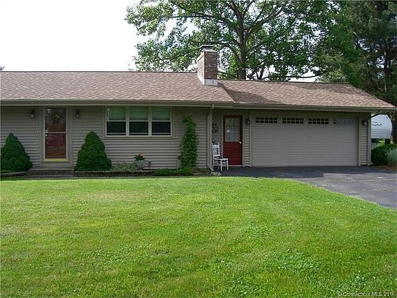 Attached 2 car garage, leve...