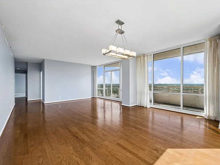 15 Greenway Plz #14F — Photo 8