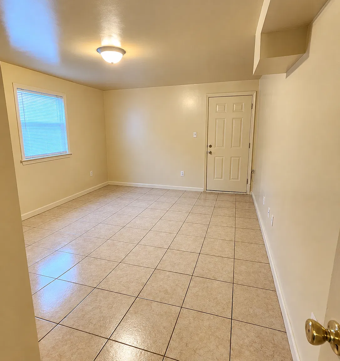 3 bed, $1,900 — Photo 3