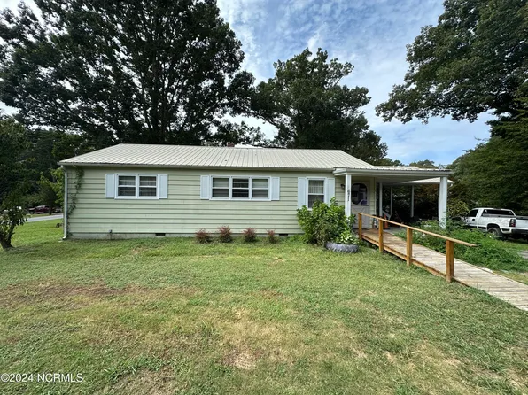671 E Forest Street, Robbins, NC 27325