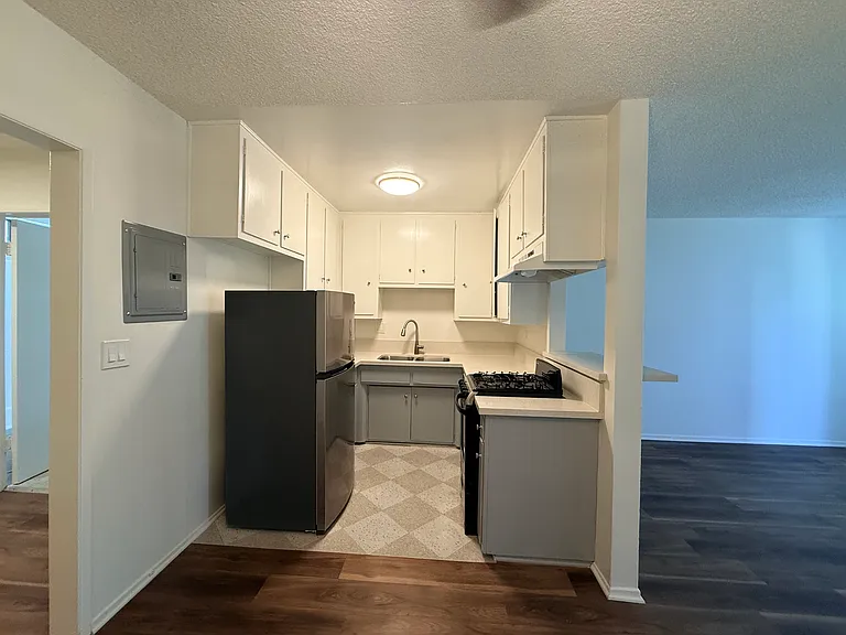 4855 Lexington Ave #101 — Photo 8