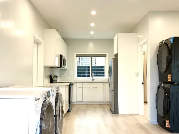 3323 Castle St, Honolulu, HI 96815