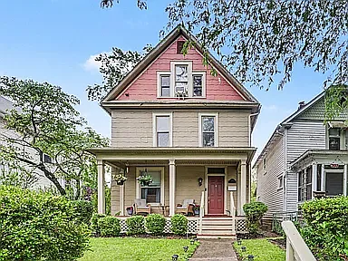 207 E Blake Ave — Photo 2