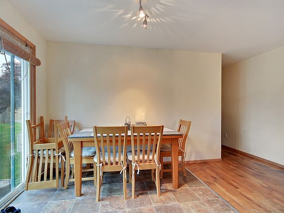 5th image of 909 118th Avenue Ct E