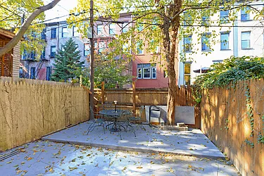 Rented by R New York