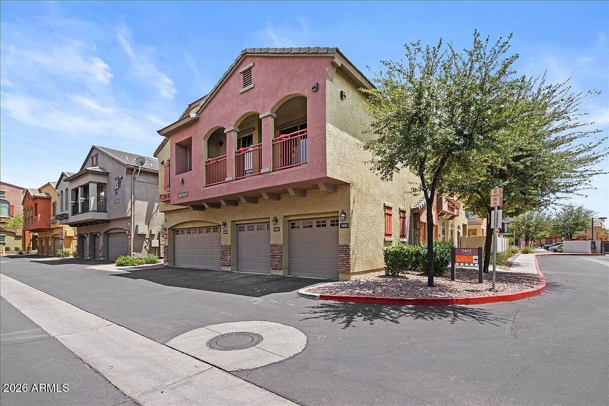 2 bed, 2.5 bath, 1161 sqft, $2,000 — Photo 3