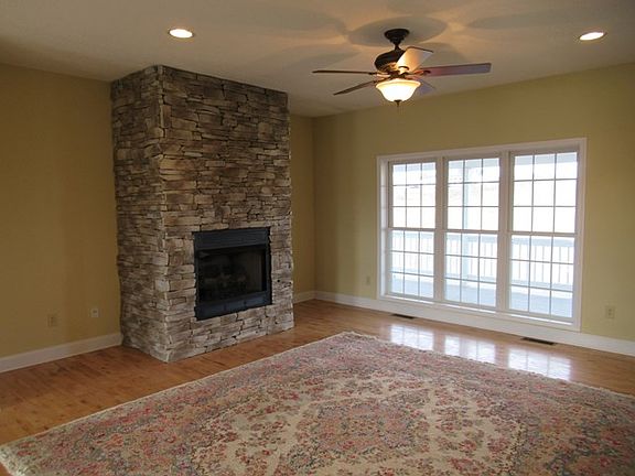 3rd image of 317 Pinnacle Dr