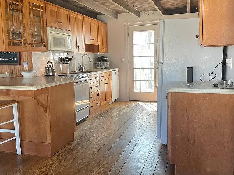70 Langworthy Ave — Photo 8