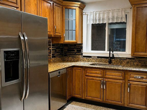4th image of 43 Ridgemoor Ave