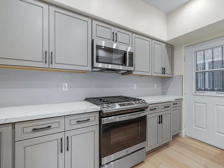 918 Hilldale Ave — Photo 6