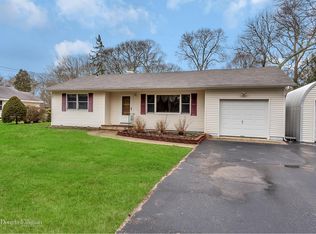 325 Howard Ave, Mattituck, NY 11952