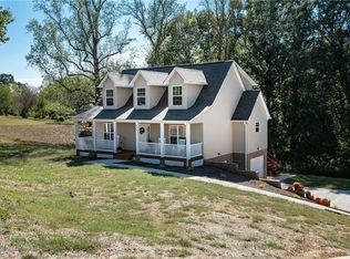 459 29th Avenue Dr NW, Hickory, NC 28601
