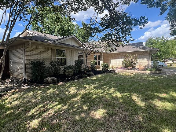 3rd image of 2846 Columbine Dr