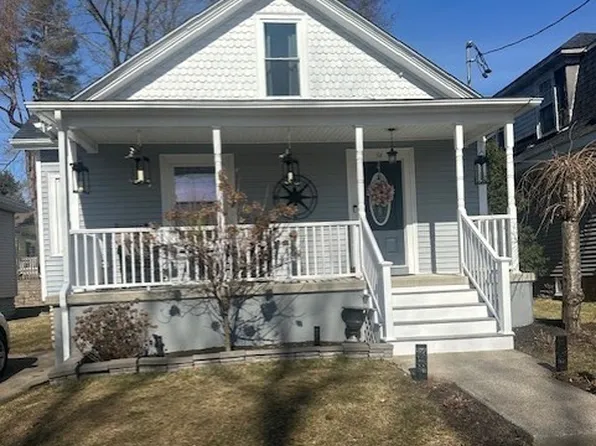 54 Hawthorne St, Attleboro, MA 02703