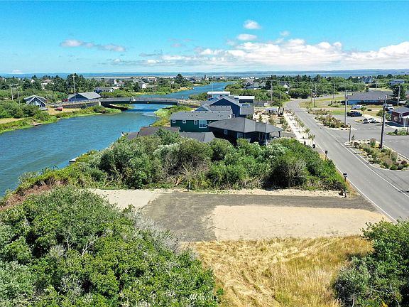 5th image of 146 Marine View Dr SE