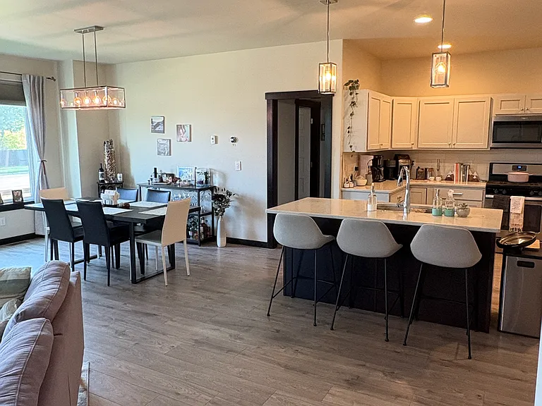 5425 Vermeer Ln — Photo 3
